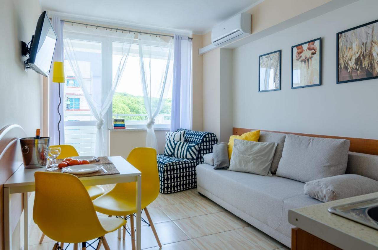 Holiday Home Slavia New 600 Z Balkonem Przy Plazy Miedzyzdroje Exterior foto